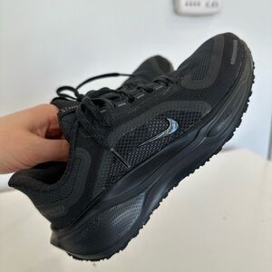 Nike Pegasus Trail 4 GTX Sneakers ✨
Triple Black 🖤